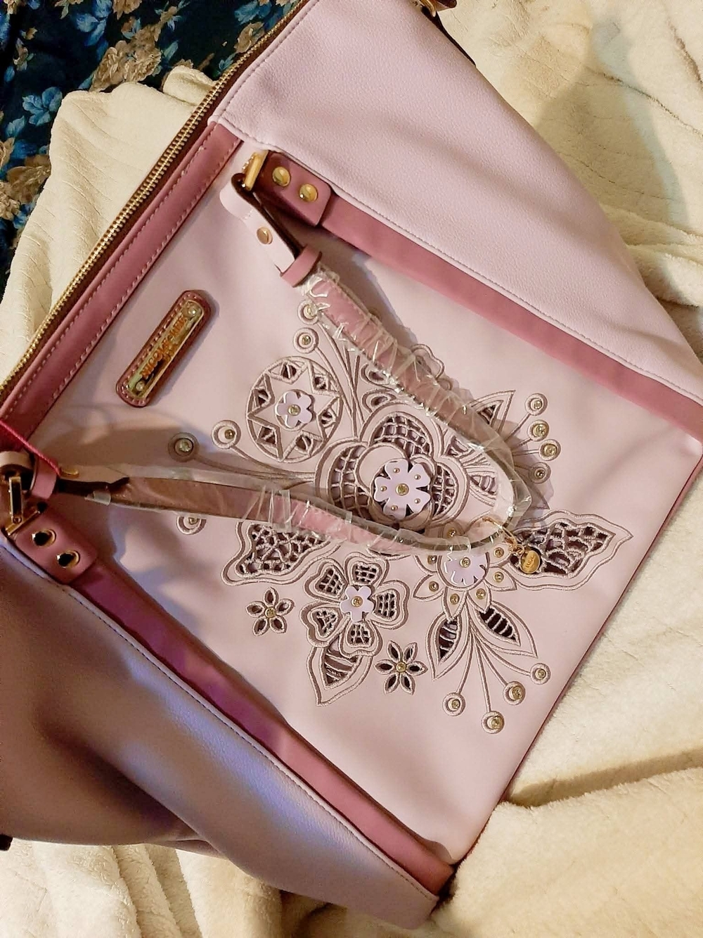 Nicole Lee Pink Floral Cutout Shoulder Bag